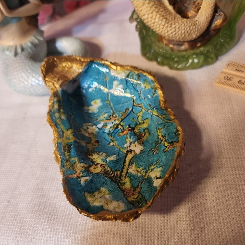 DECOUPAGE JAPANESE STYLE OYSTER SHELL
